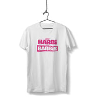 Hem Harbi Hem Barbie Yazılı Beyaz Sıfır Yaka Tişört