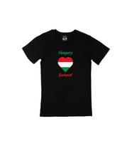 Budapeşte Macaristan Bayraklı Kalpli Siyah Tişört