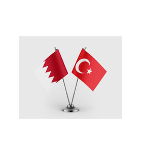Katar Bayrağı ve Türk Bayrağı İkili Saten Masa Bayrağı Takımı
