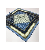 Geometrik Desen Gold Seri Twill Eşarp Eşarp Askısı ile Birlikte 90x90 cm Açık Ma