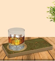 BK Gift Kişiye Özel Retro Motif Tasarımlı Doğal Ahşap Tabaklı Viski Bardağı Sunum Seti Model 4