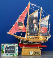Kişiye Özel Led Işıklı Saatli El Yapımı Doğal Ahşap Gemi Hediyesi Farklı Modeller (Model 5)