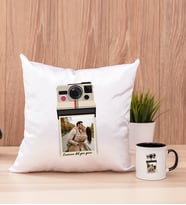 Kişye Özel Polaroid Tasarım Fotoğraflı Kare Yastık ve Siyah Kupa