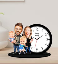 Kişiye Özel Karikatürlü Aile Temalı Ahşap Biblo Masa Saati