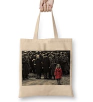 Schindler's List Kırmızı Paltolu Kız Bez Çanta Uzun Saplı