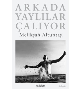 Arkada Yaylılar Çalıyor