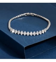 Pandora Tarz, Trend Collections, Gümüş  AA01 Zirkon Taşlı Suyolu Bİleklik, Ahşap Kutu içerisinde