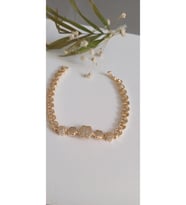 ÇELİK BİLEKLİK KADIN GOLD BAGET TAŞLI ALTIN KAPLAMA  ANTİALERJİK KARARMAZ 17 CM