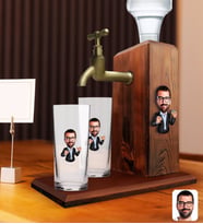 BK Gift Kabartmalı Karikatür Figürlü Musluklu Ahşap İçki Standı ve İkili Rakı Bardağı Hediye Seti-2