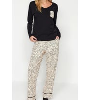Tarz Rahat Uzun Kollu Boru Paça %100 Pamuk Leopar Desenli Tshirt-Pantolon Örme Pijama Takımı (Siyah - Beyaz)