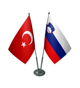 Masa Üstü Slovenya Bayrağı Türk Bayrağı İkili Krom Direk Masa Bayrak Seti