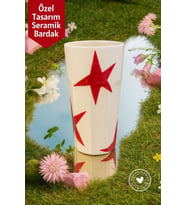 Kırmızı Yıldız Desenli El Yapımı Seramik Bardak – Özel Tasarım
