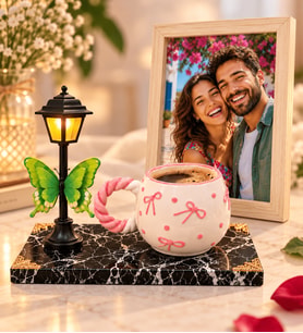 Kişiye Özel Fotoğraflı Ahşap Çerçeve, Pembe Fiyonklu Kupa ve LED Sokak Lambası Seti