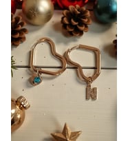 Harf ve Mavi Zirkon Kalp Charmlı Çelik Kalp Küpe (Gold)