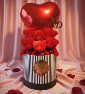 Kişiye Özel Harfli Kırmızı Peluş Ayıcık Buketi & Kalp Balonlu Özel Kabartmalı Love Yazılı Hediye Kutusu, Gift Box - Sevgiliye, Eşe, Anneye Sürpriz Doğum Günü & Özel Gün - Kutlama Hediyesi