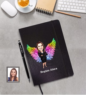 Kişiye Özel Melek Anne Karikatürlü Siyah Defter Kalem Hediye Seti Model-4 (Kırmızı)