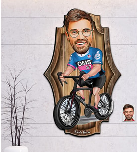 Kişiye Özel Bisiklet Sürücüsü Karikatür Vintage Ahşap Tablo 30*50 (Çok Renkli)