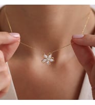 925 Ayar Gümüş Gold Kaplama Kamelya Çiçeği Model Kolye