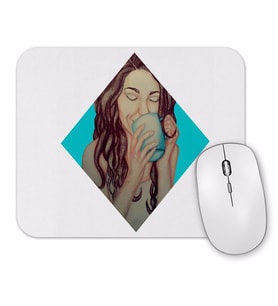 Mulher Bebendo Em Sua Xicara Azul Mouse Pad