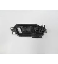 Volkswagen Amarok- 11/16; Ön Kapı İç Açma Kolu Sol Siyah (Elceği Gümüş Gri) (Hushan) (Oem No: 2H0837