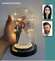 KİŞİYE ÖZEL EVLİ, SEVGİLİ, ÇİFT , GELİN DAMAT  IŞIKLI KARİKATÜR FANUS BİBLO  m8