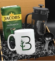 Kişiye Özel Harf Detaylı Kupa & French Press & 250 Gram Jacobs Monarch Filtre Kahve Hediye Seti