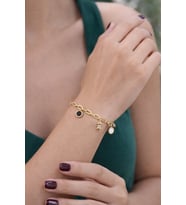 Siyah & Beyaz Taşlı Charm Detaylı Çelik Bileklik (Gold)