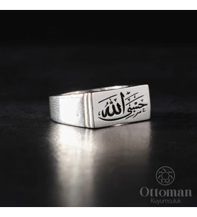 Sade Di̇kdörtgen Hasbi̇yallah Gümüş Yüzük