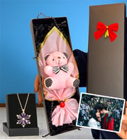 Kişiye Özel Fotoğraflı Pembe Ayıcık Buketi ve Gerçek Ametist Taşlı Lotus Kolye