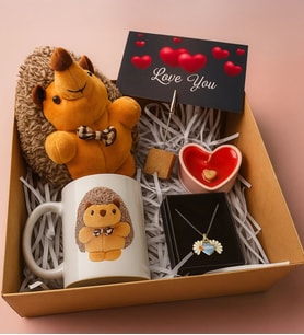 BK Gift Kişiye Özel Kirpi Ayıcık & Kupa & Mum & Kolye & Ahşap Not Tutacağı Hediye Seti, Arkadaşa Hediye