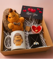 BK Gift Kişiye Özel Kirpi Ayıcık & Kupa & Mum & Kolye & Ahşap Not Tutacağı Hediye Seti, Arkadaşa Hediye