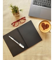 Siyah Yapraklı Defter Spiralli 14x20 90Gr. 40 Sayfa Ve Beyaz Kaliteli Jel Kalem Hediyeli-T489