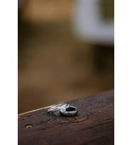 Gümüş Alyans Ve Tektaş Yüzük Temalı MDF Tablo - Çerçevesiz Modern Evlilik Dekoru