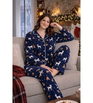Kışlık Yılbaşı Desenli Kadın Gömlek Polar Pijama Takımı- Geyikli Yılbaşı Pijaması- Büyük Beden Pijama (Lacivert)
