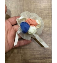 8X8 CM KABARTMA TÜL VE GÜL DETAYLI BROŞ YAKA İĞNESİ TÜRBAN İĞNESİ