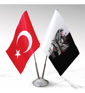 Kartallar ve Türk Bayrağı Yan Yana: Masa Üstü Taraftar Bayrağı