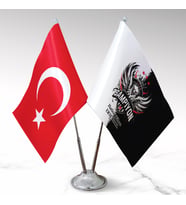 Kartallar ve Türk Bayrağı Yan Yana: Masa Üstü Taraftar Bayrağı