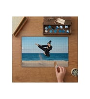 Sahilde Tekvando Yapan Kadın Tasarımı 240 parça Ahşap Puzzle Ahşap Kutuda MP00123