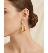 Gold Detaylı Oval Taşlı Sallantılı Küpe
