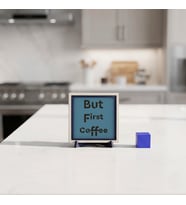 Kahve Tutkunlarına Özel “But First Coffee” Yazılı Dekoratif Obje, Ayaklı Masaüstü Süsü 10x10 cm