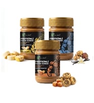 ALL GREEN: 3'lü Paket: Proteinli Fıstık Ezmesi (Karamel, Muz, Vanilya) Fıstık Proteini, Maca Kökü Tozu ile 325 gr x 3