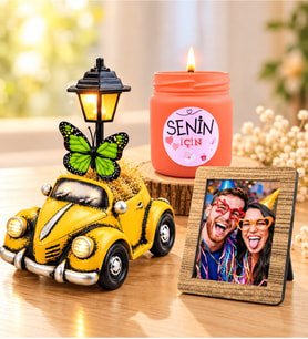 Kişiye Özel Fotoğraflı Çerçeve, El Yapımı Hardal Vosvos Taksi Masa Lambası ve Kokulu Mum Hediye Seti – Sevgiliye Doğum Günü Hediyesi