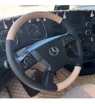DİKİŞLİ DİREKSİYON KILIFI BEJ DERİ NOKTALI DERİ BEJ DİKİŞ MERCEDES TIR KAMYON YENİLER