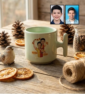 Kişiye Özel Karikatürlü Sarı Kırmızı Taraftar Baba Oğul T Pastel Kupa Babalar Günü Hediyesi