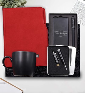 Kişiye Özel Termo Deri Yeni Yıl Tarihli Ajanda & Siyah Kupa & 5000mAh Siyah Powerbank & Siyah Roller Kalem & 32 gb Usb Siyah Kalem Hediye Seti