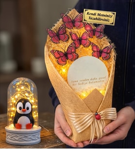 Size Özel Led Işıklı Aynalı Pembe Kelebek Buketi ve Led Işıklı Biblolu Fanus (Model 2)