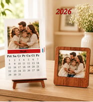 Kişiye Özel 12 Fotoğraflı 2026 Tarihli Ahşap Şövale Masa Takvimi Ve Ahşap Fotoğraf  Masaüstü Çerçeve