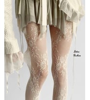 Intive Fashion Lovely Flower Krem Rengi Çapraz Çiçek Desenli Modern Fileli Külotlu Çorap