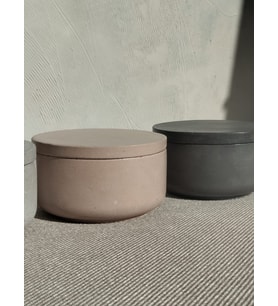 El Yapımı Kapaklı Beton Kasede 3 Fitilli Kokulu Doğal  Soya Mumu- Hediyelik Mum 175 GR (Açık Kahverengi)