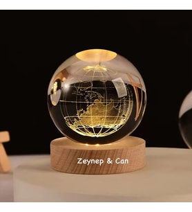 Kişiye Özel Büyük Boy Işıklı Ahşap Kaideli Dünya Cam Küre 8cm